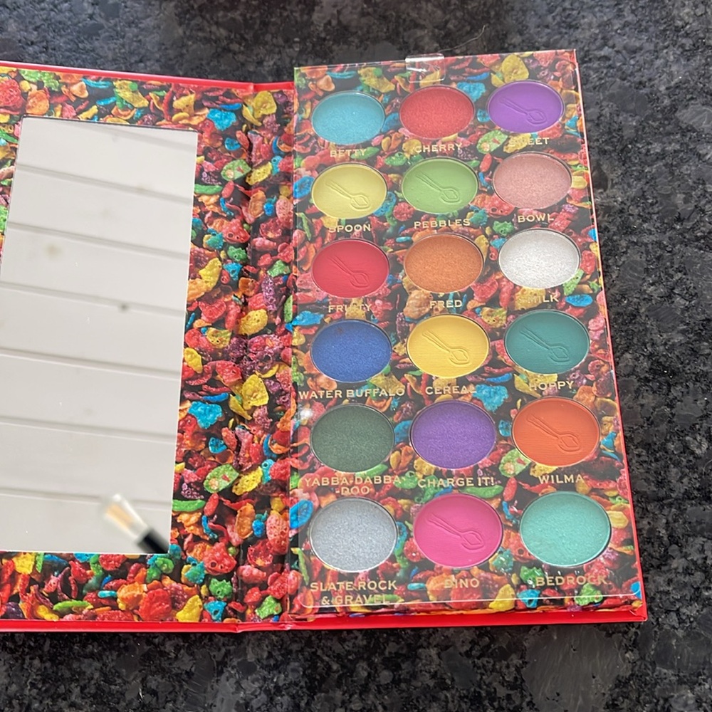 Revolution I ❤️ Post Fruity Pebbles Eyeshadow Palette & Brush Set - Picture 4 of 5